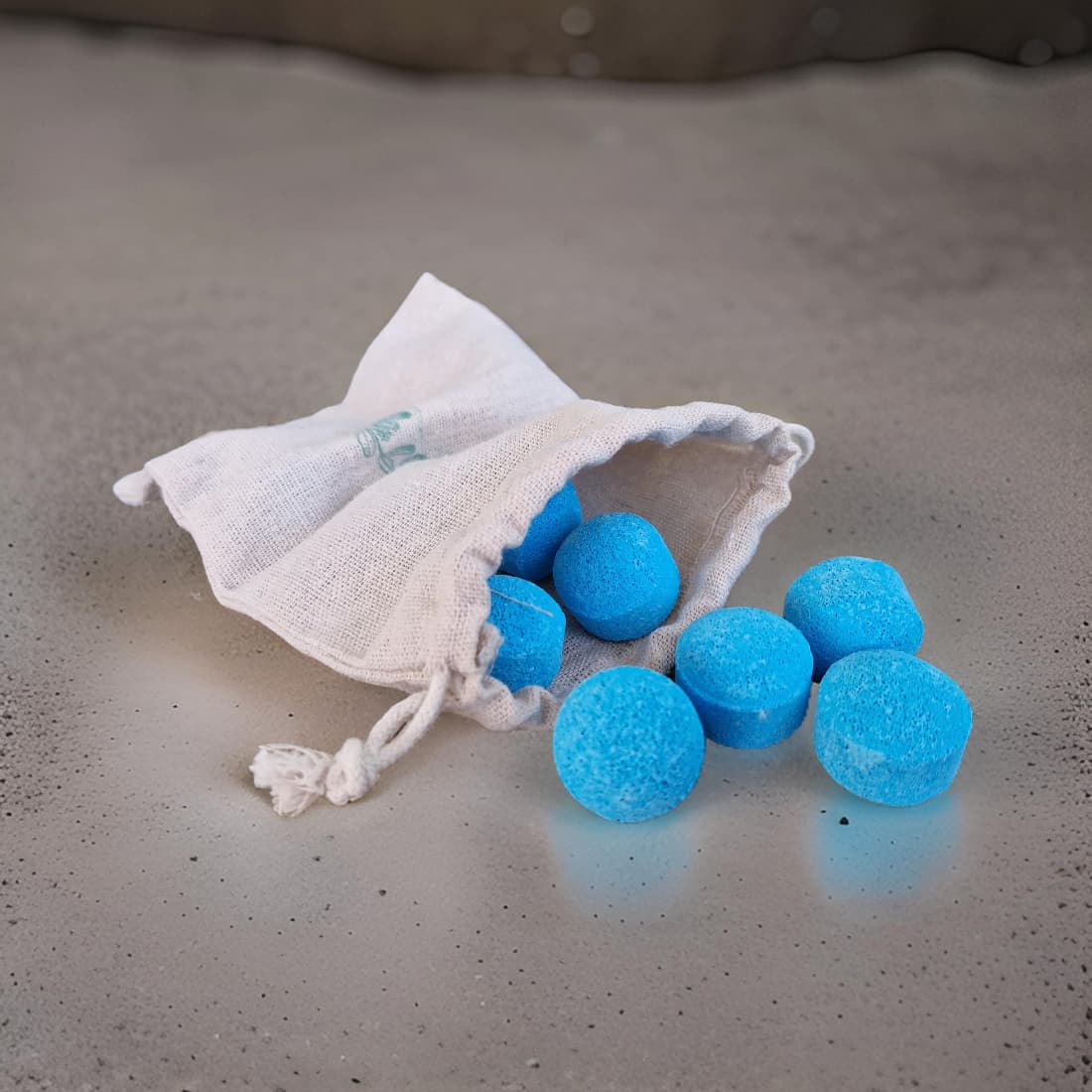 Gentleman's Candle, Massage Oil and Bath Bomb Gift Set