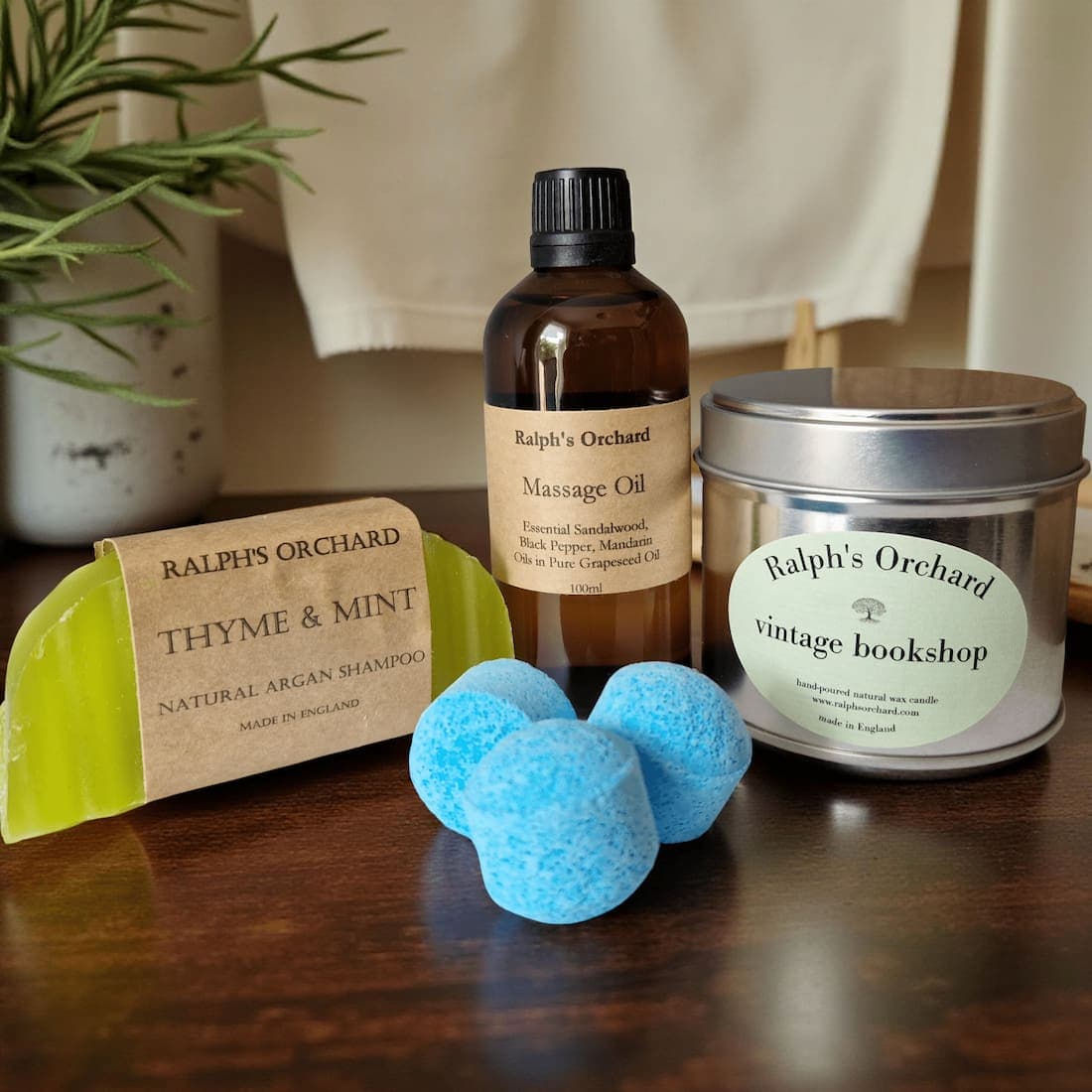 Gentleman's Candle, Massage Oil and Bath Bomb Gift Set